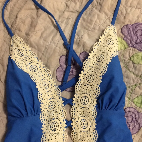 SHEIN blue and white full bathing suit with lace detailing - Picture 2 of 6